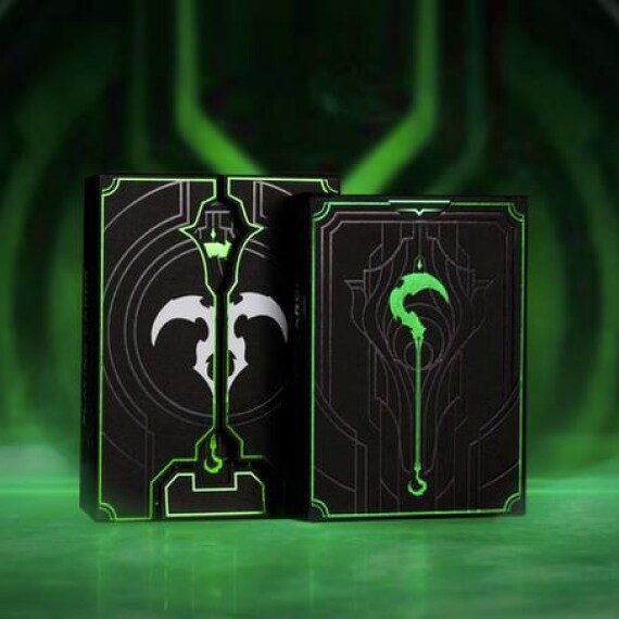 https://craftedmiracle.com/vi/products/sickle-deluxe-edition-playing-cards-by-card-mafia